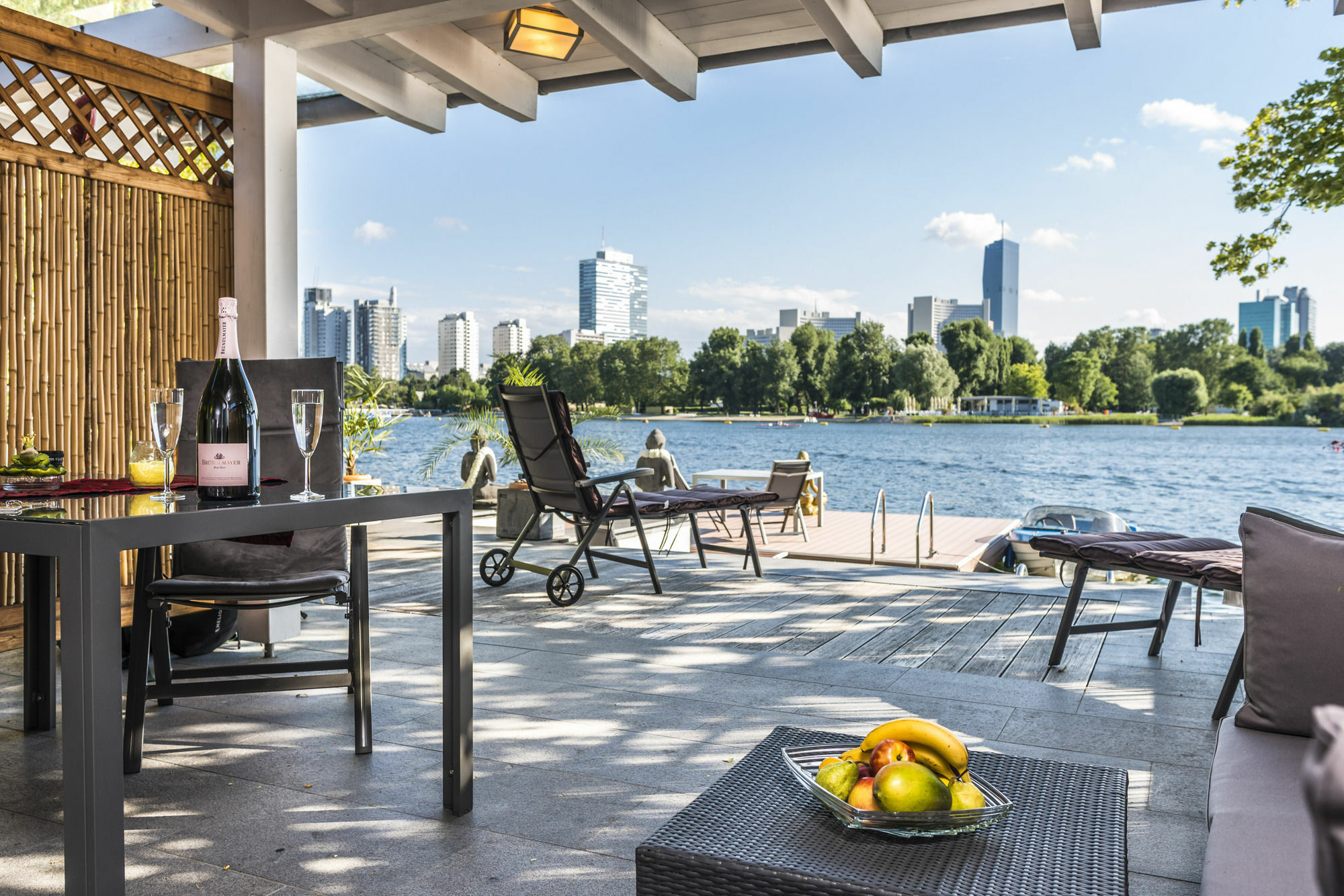 Ajo Vienna Beach - Contactless Check-In Екстер'єр фото